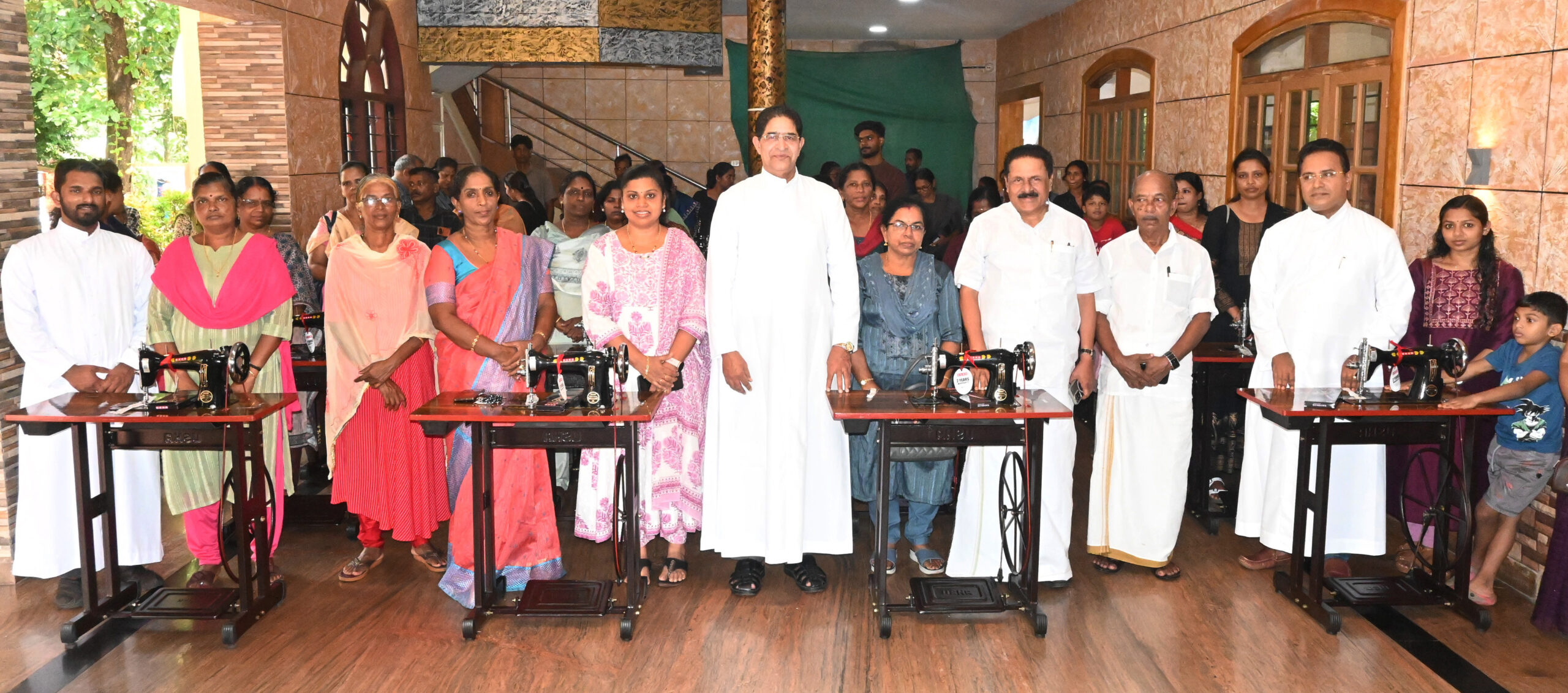 സ്വയം തൊഴില്‍ സംരംഭകത്വ പദ്ധതി തയ്യല്‍ മെഷീന്‍ യൂണിറ്റുകള്‍ വിതരണം ചെയ്തു