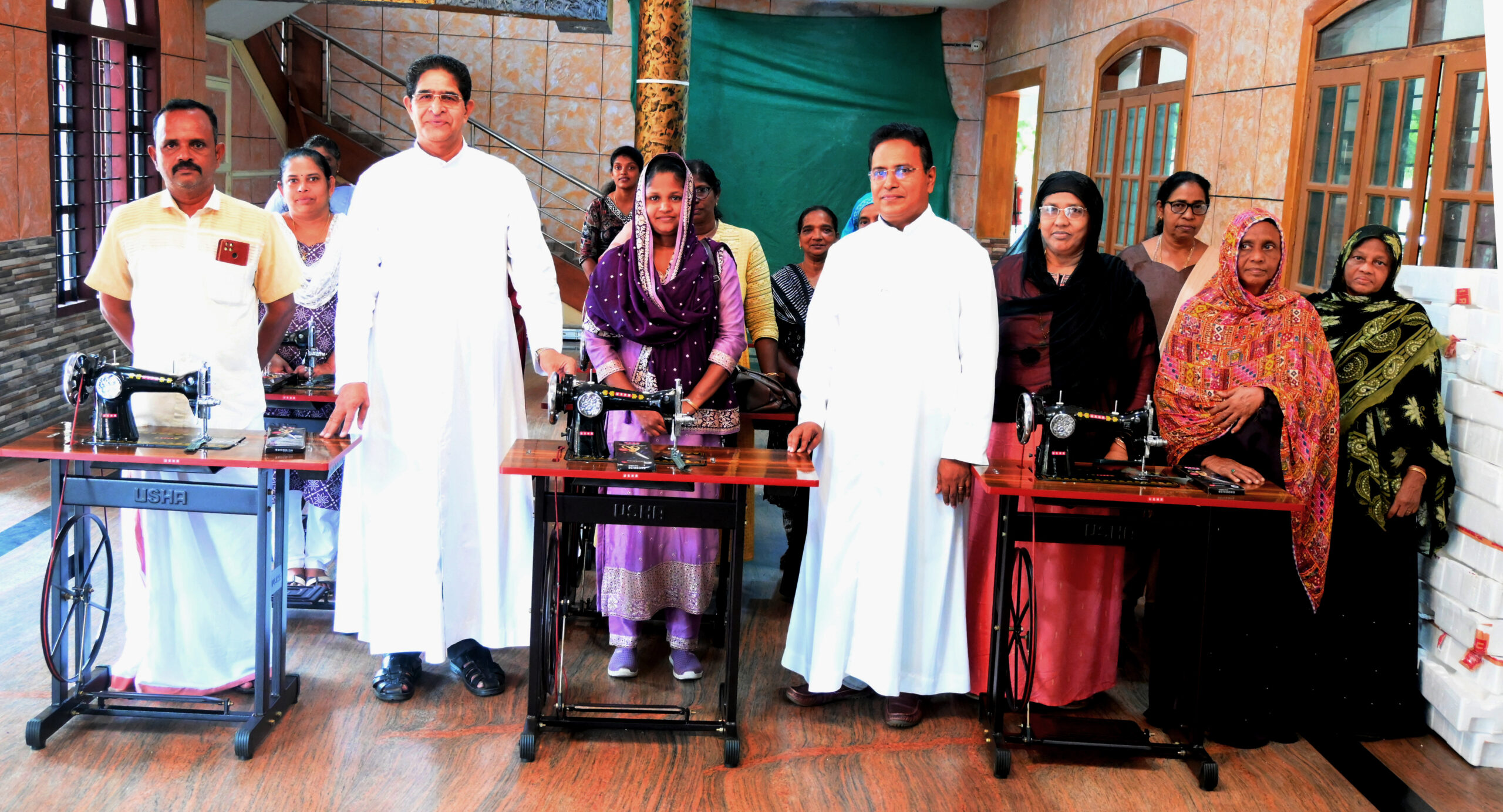 തയ്യല്‍ മെഷീന്‍ യൂണിറ്റുകള്‍ വിതരണം ചെയ്തു