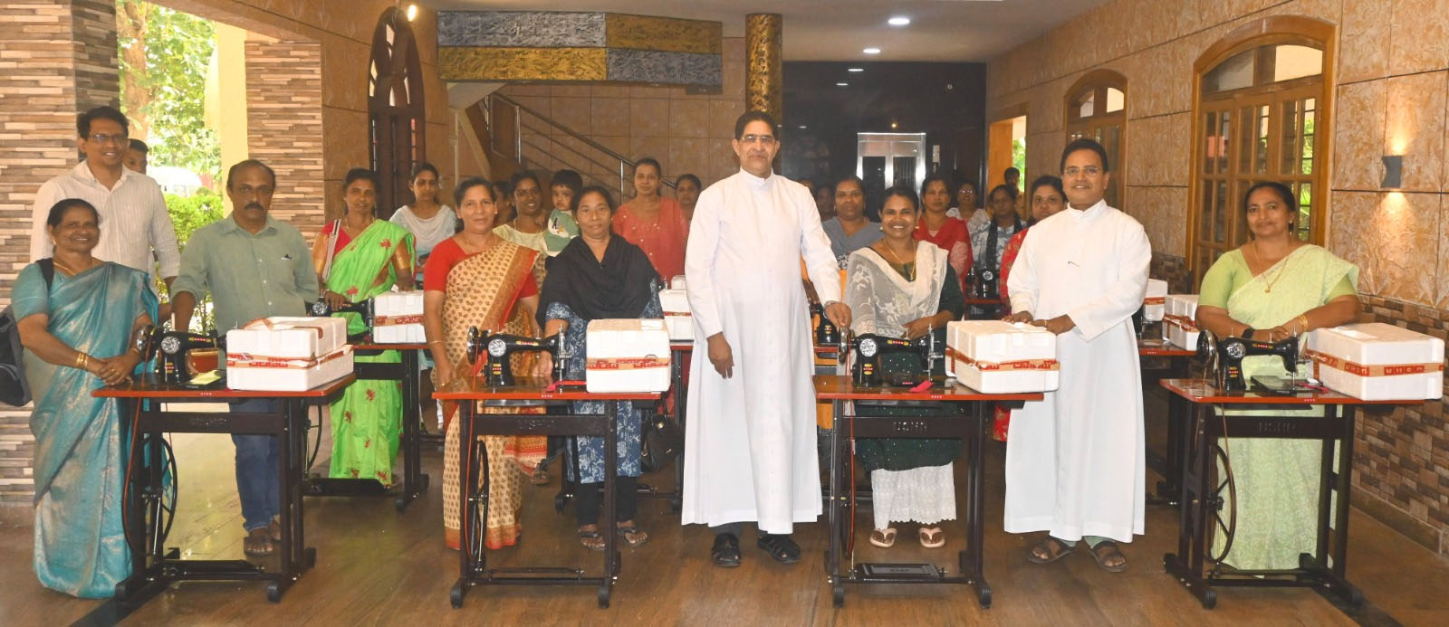 തയ്യല്‍ മെഷീന്‍ യൂണിറ്റുകള്‍ വിതരണം ചെയ്തു